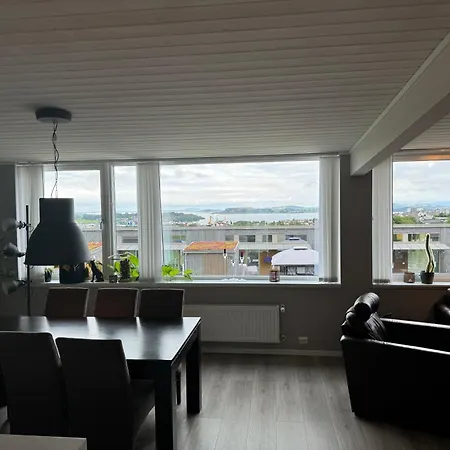 Сasa de vacaciones Terraced House With Carport And Sunny Outdoor Areas - 7 Min From Ons Stavanger