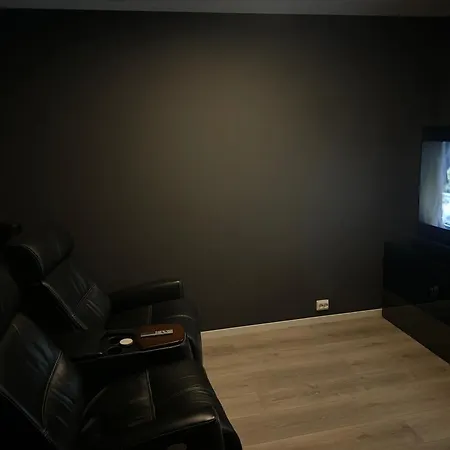Terraced House With Carport And Sunny Outdoor Areas - 7 Min From Ons Сasa de vacaciones Stavanger